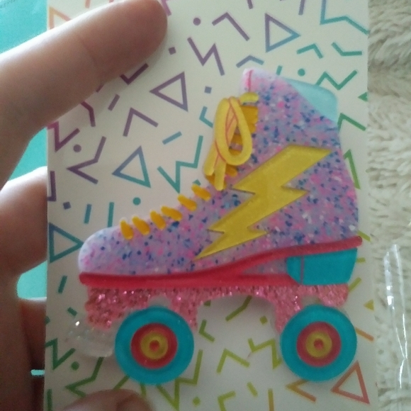 Rollerskate brooch NEW - Picture 1 of 5